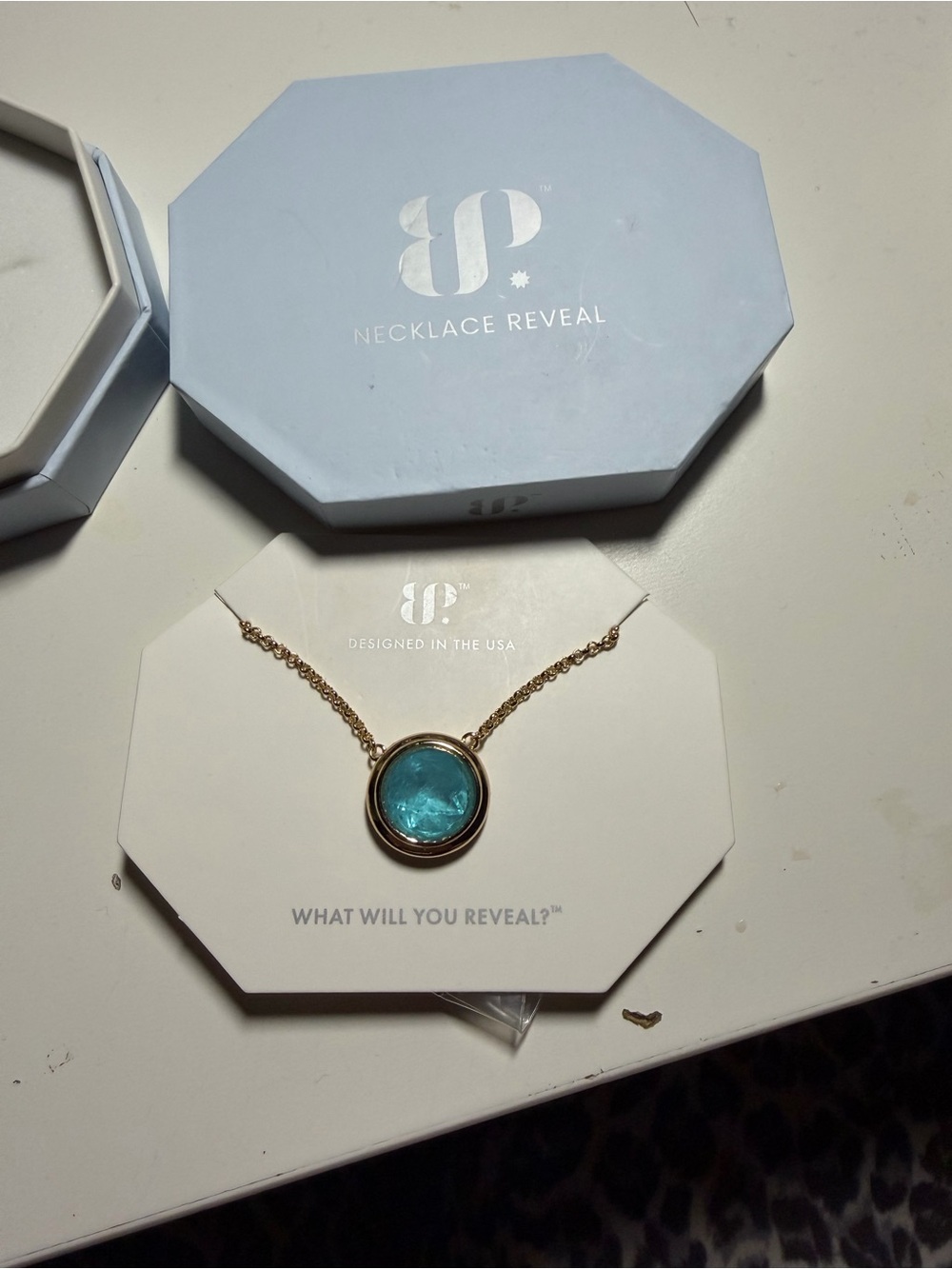 Happiness of Forgotten Goodbyes, Bomb party Reveal Gold Necklace